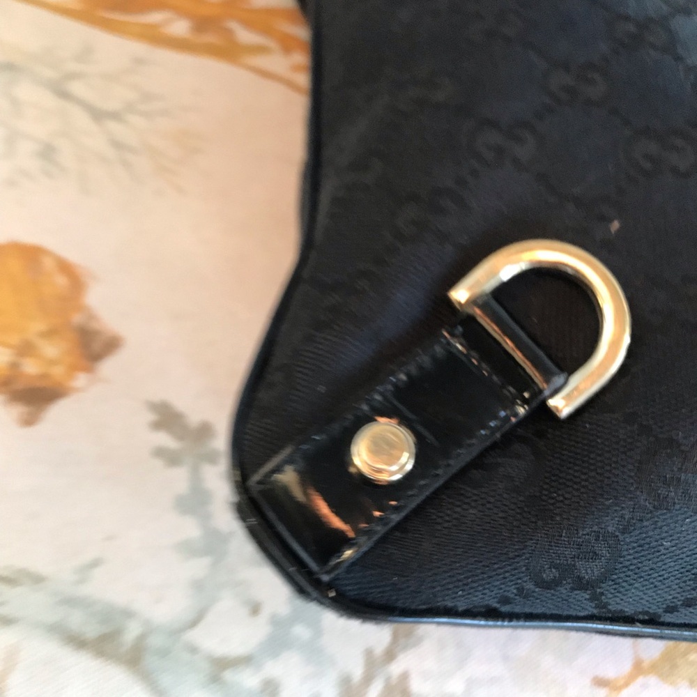 GUCCI Abbey Canvas GG Cross Body Black Bag with Patent Leather Straps - Picture 13 of 14